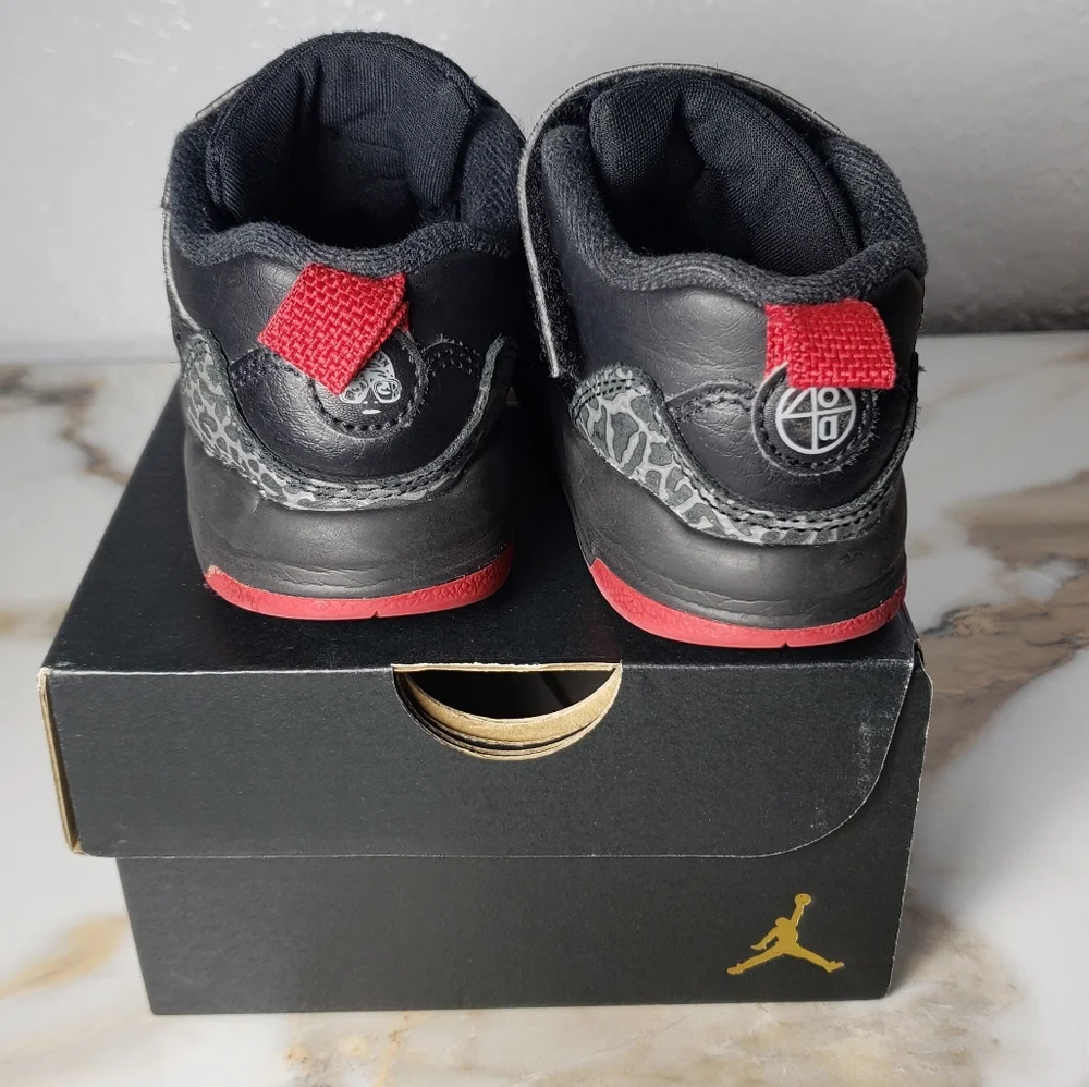 Jordan Toddlers Spizike lows size 8c